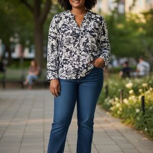 Jones New York Navy & White Floral V-Neck Blouse size xl